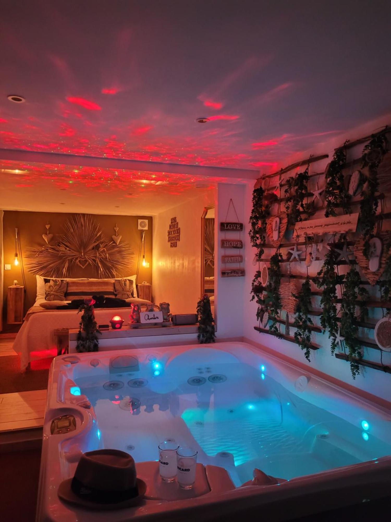 Suite & Spa Just Dream 28 Six-Fours-les-Plages Exterior photo